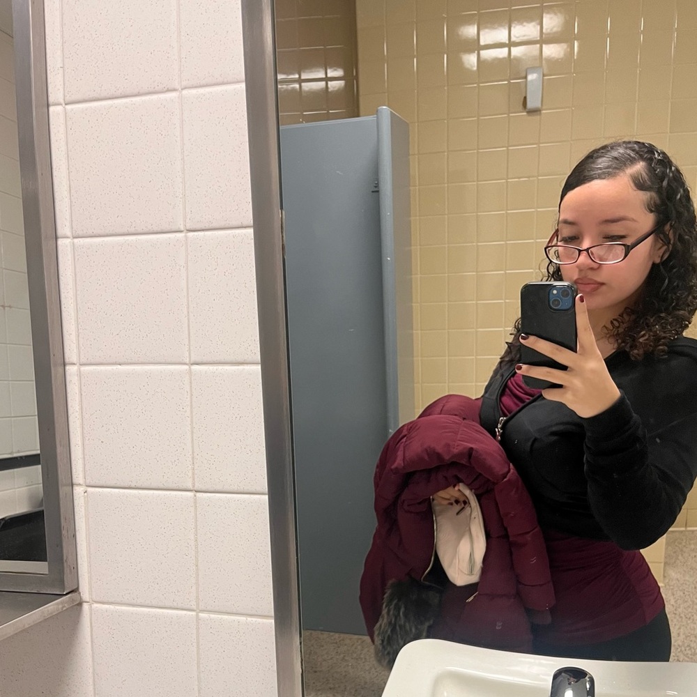 Meet your Posher, Esmeralda